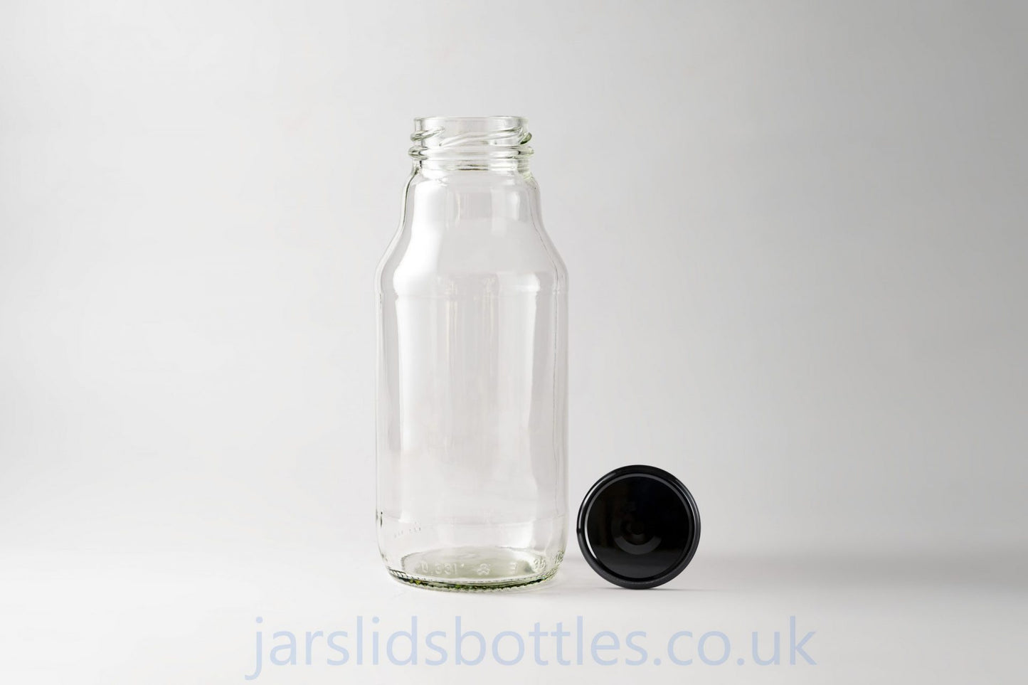 Glass bottle 330 ml Soczek. Lids included.