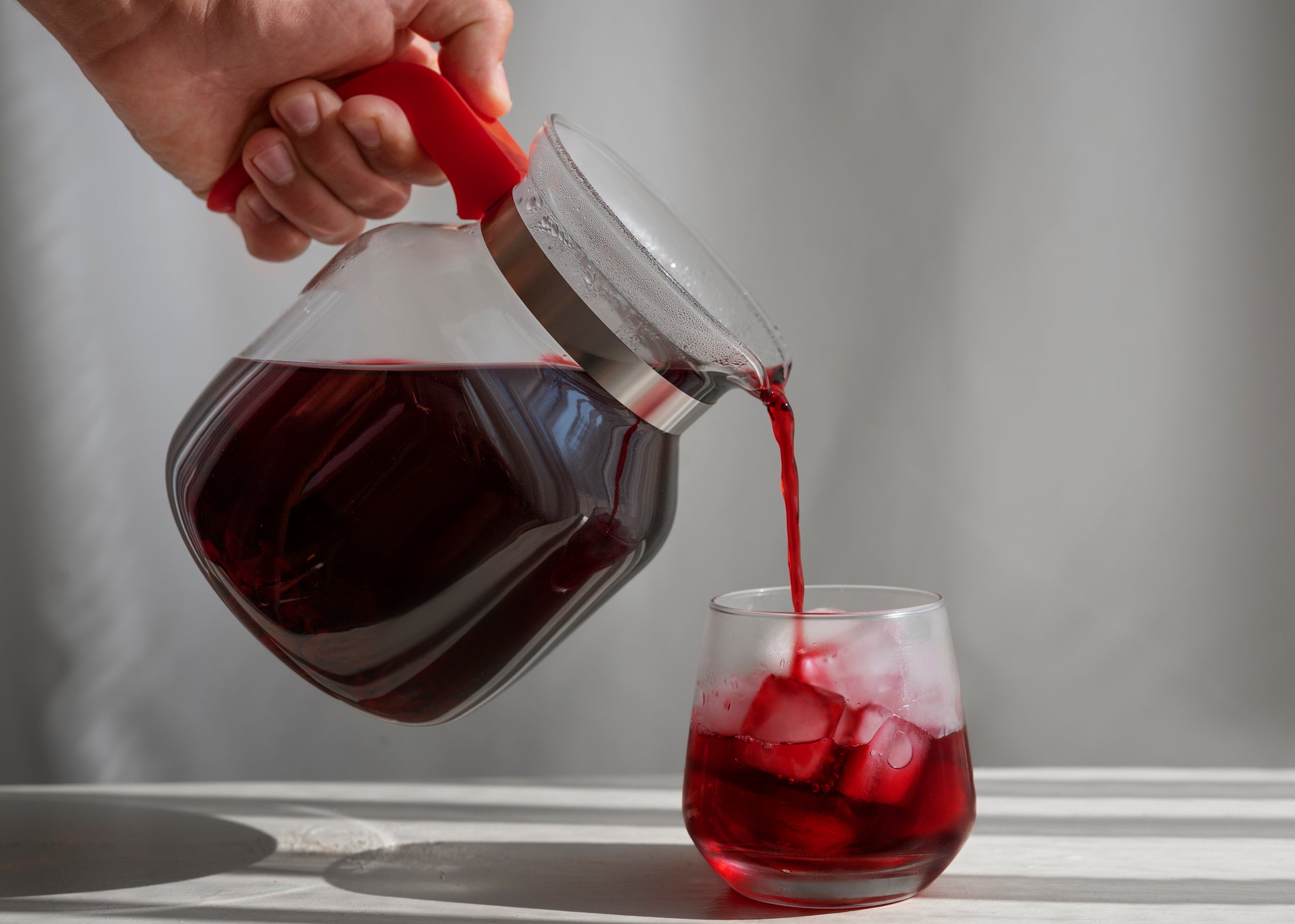 How to Prepare and Store Flavoured Zobo /Hibiscus Petals Juice in Glass ...