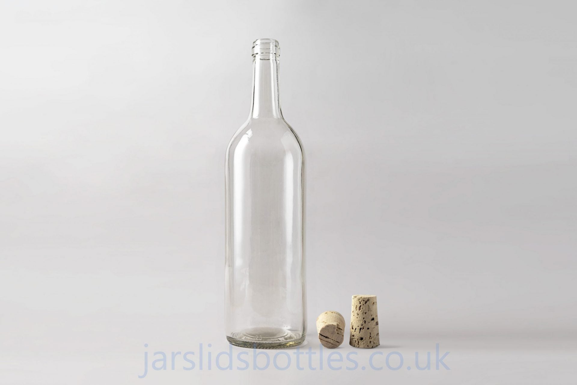 Wine bottle 1.0 L Transparent. Coming with cork.