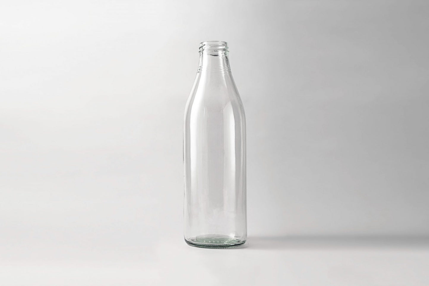 Glass milk bottle 1.0 L. Lids included.