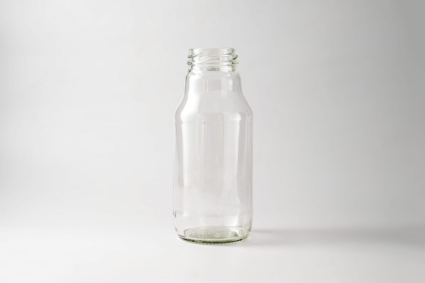 Glass bottle 330 ml Soczek. Lids included.