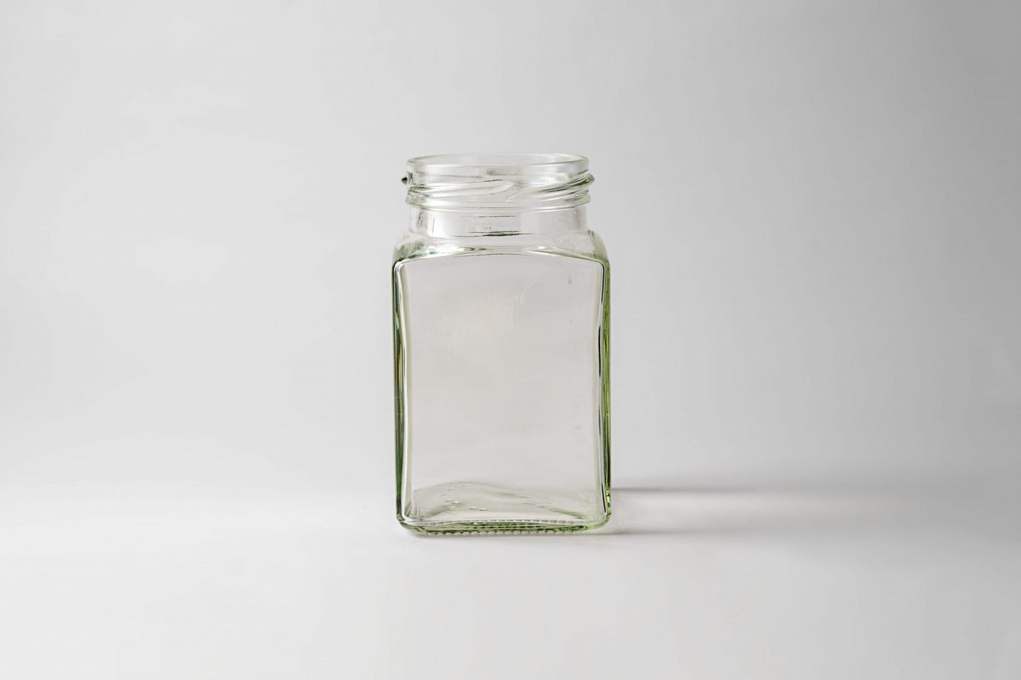 Glass jar 260 ml Square. Lids included.