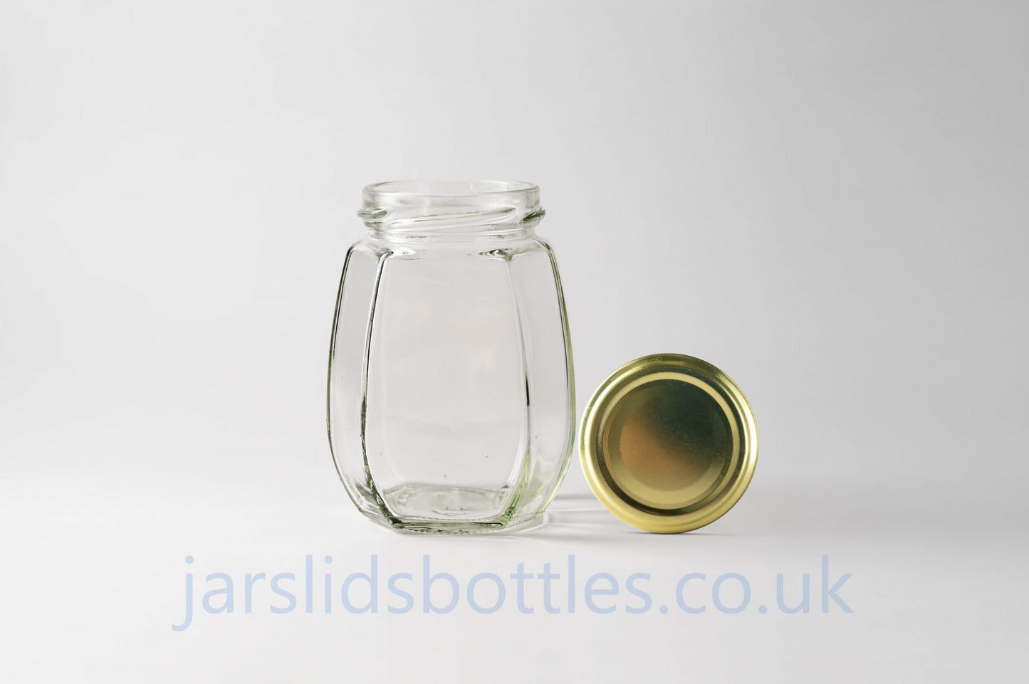 Glass jar 192 ml Peach. Lids included.