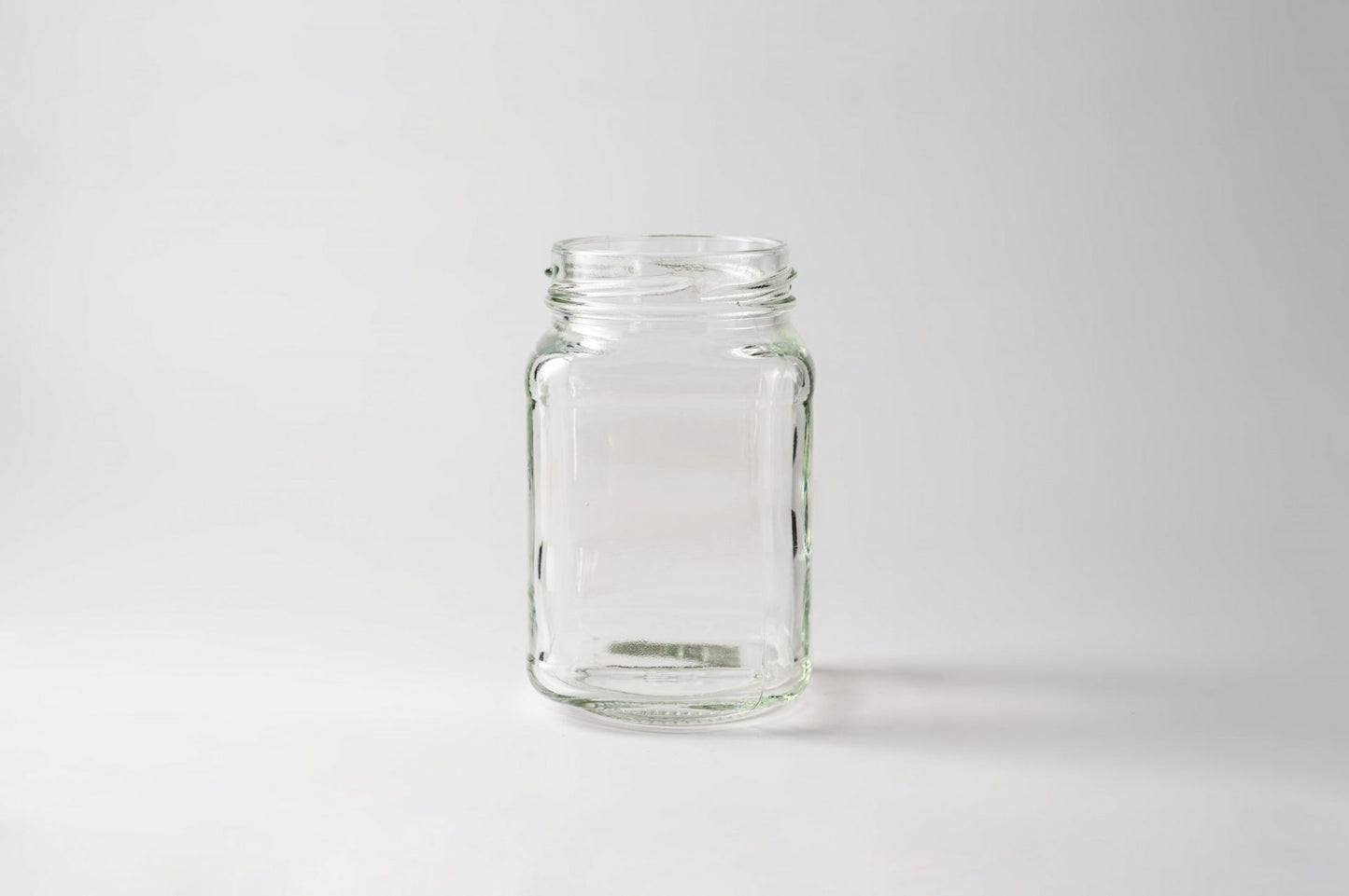 Glass jar 212 ml Breeze. Lids included.