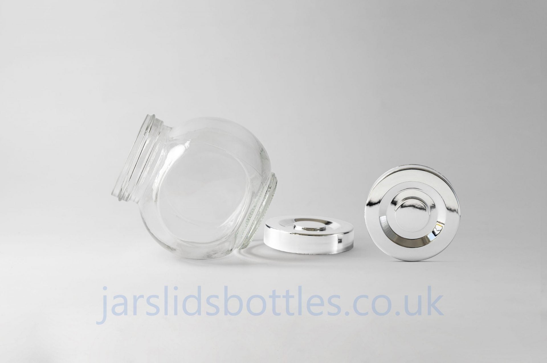 Glass jar 180 ml Oval. Lids included.