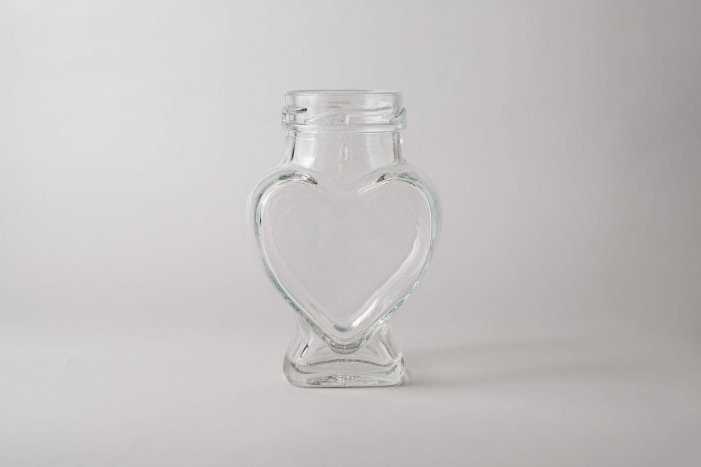 Glass jar 106 ml Heart. Lids included.