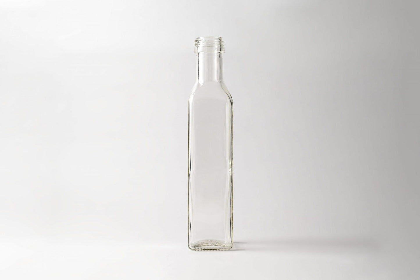 Glass bottle 250ml Cognac Flint. Screw caps.